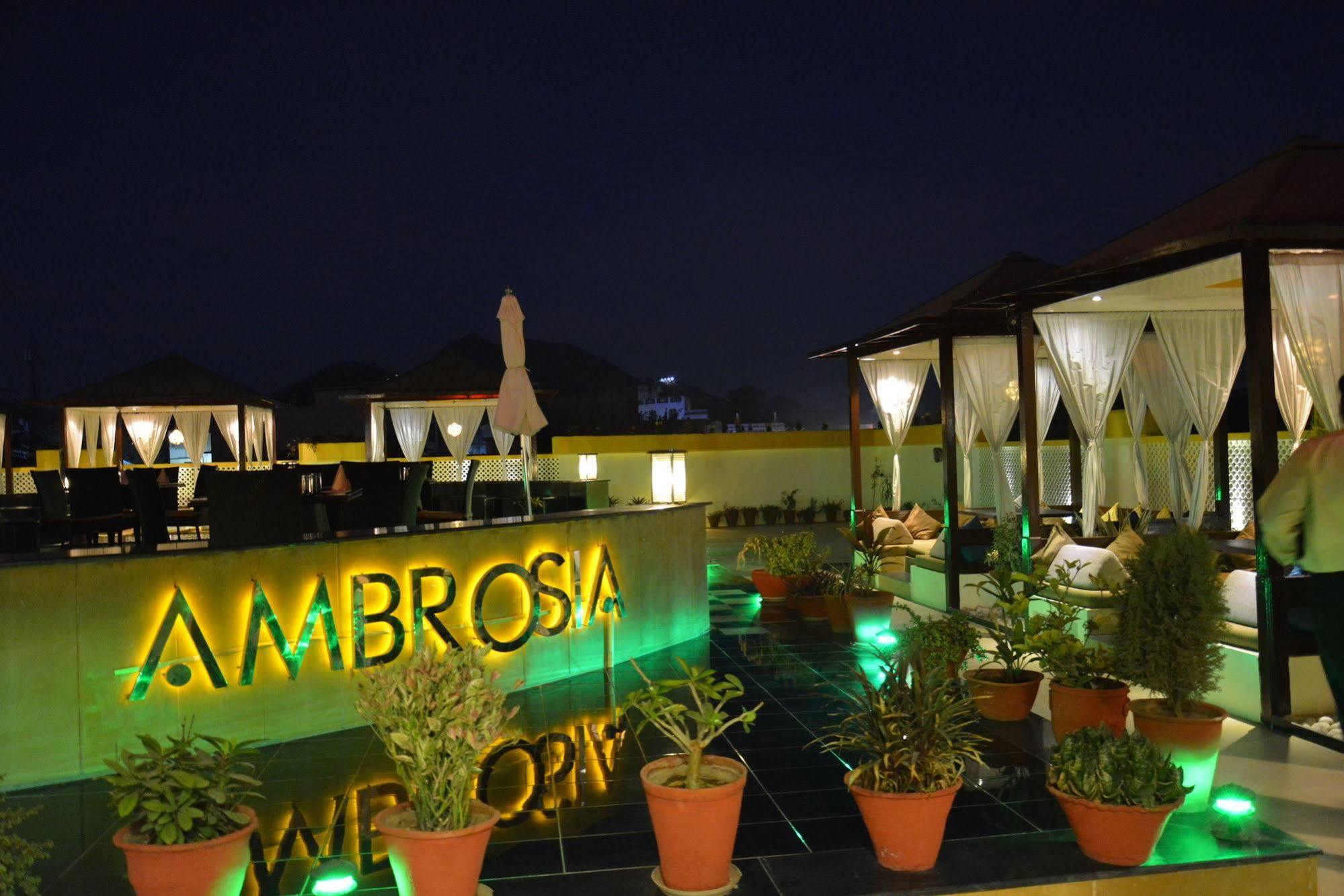 The Ambassador - Hotel & Conference Center Ajmer Esterno foto